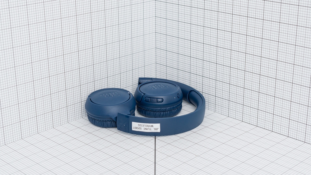 Image of the space taken by the JBL Tune 520BT.
