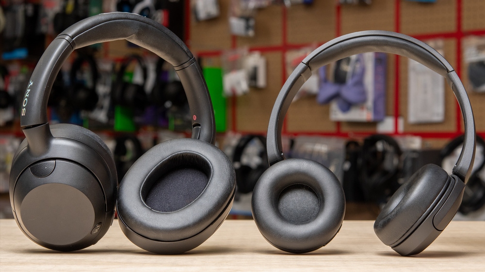 Image showing over-ears and on-ears side-by-side.